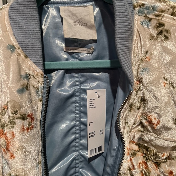 NWT S Urban Outfitters Flower Bomber Jacket - Picture 5 of 5